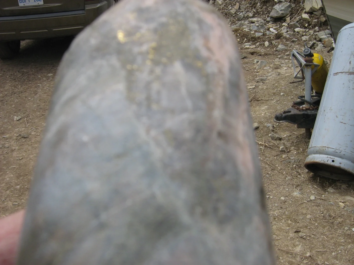 Historical drill core from hole N-26-09 with reported visible gold.