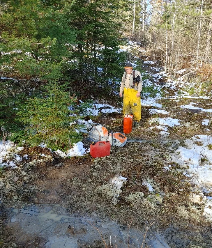 Bruce Edgar preparing channel sampling equipment beside the Main Zone extension.